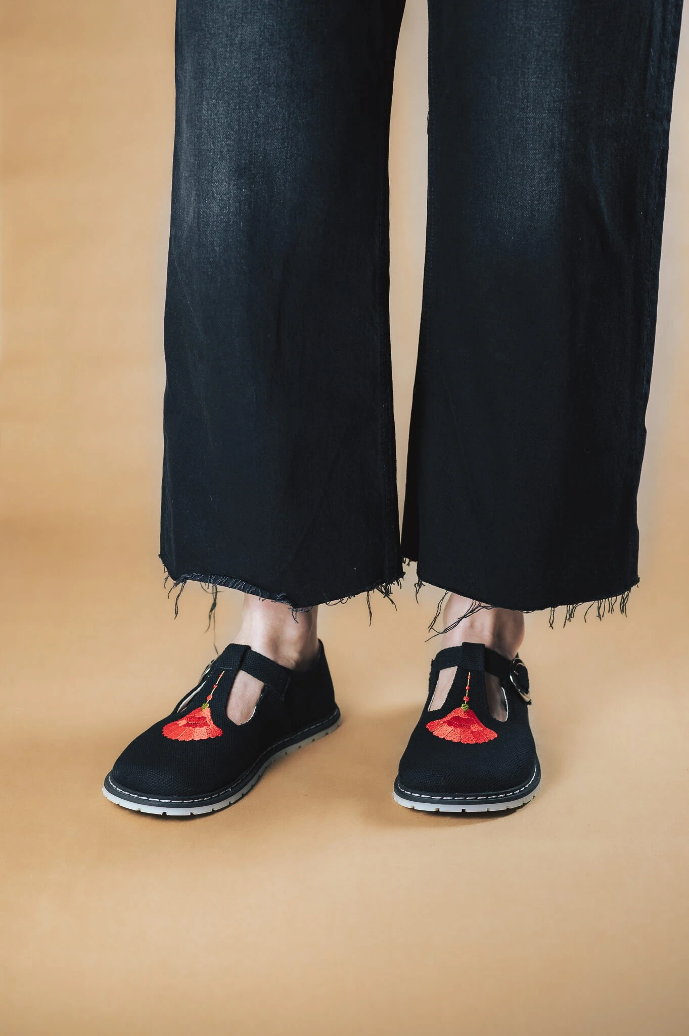 Босоногие туфли Sambas the bambas Claveles — чёрные с вышивкой, фото 3
